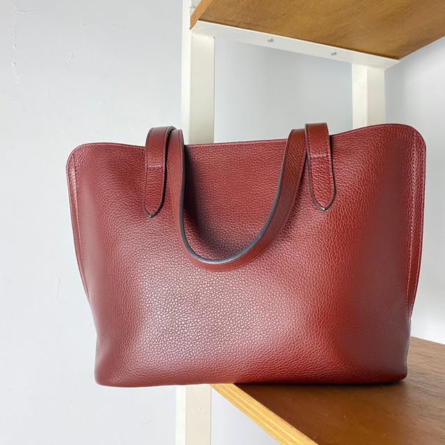 Tas Arsila warna burgundy dari Beela.Co